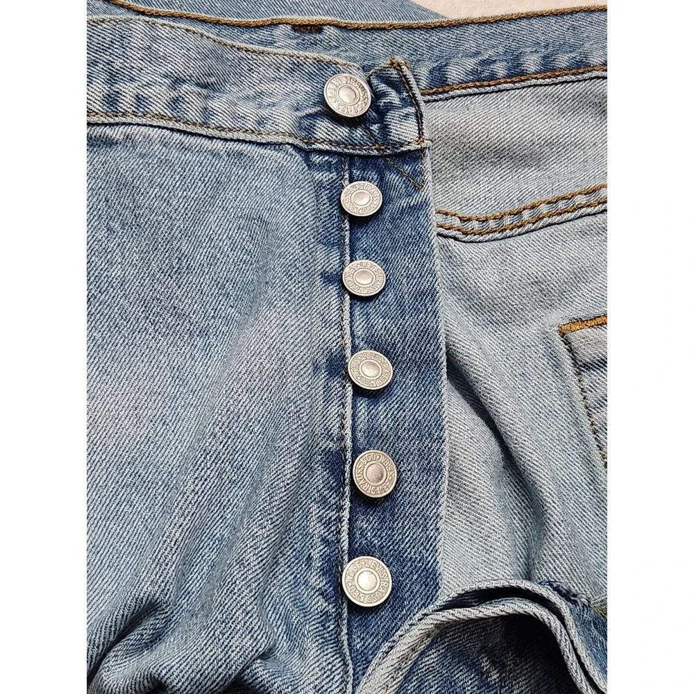 Levi's Men's Size 42x32 501 Jeans Medium Wash Button Fly 100% Cotton Classic